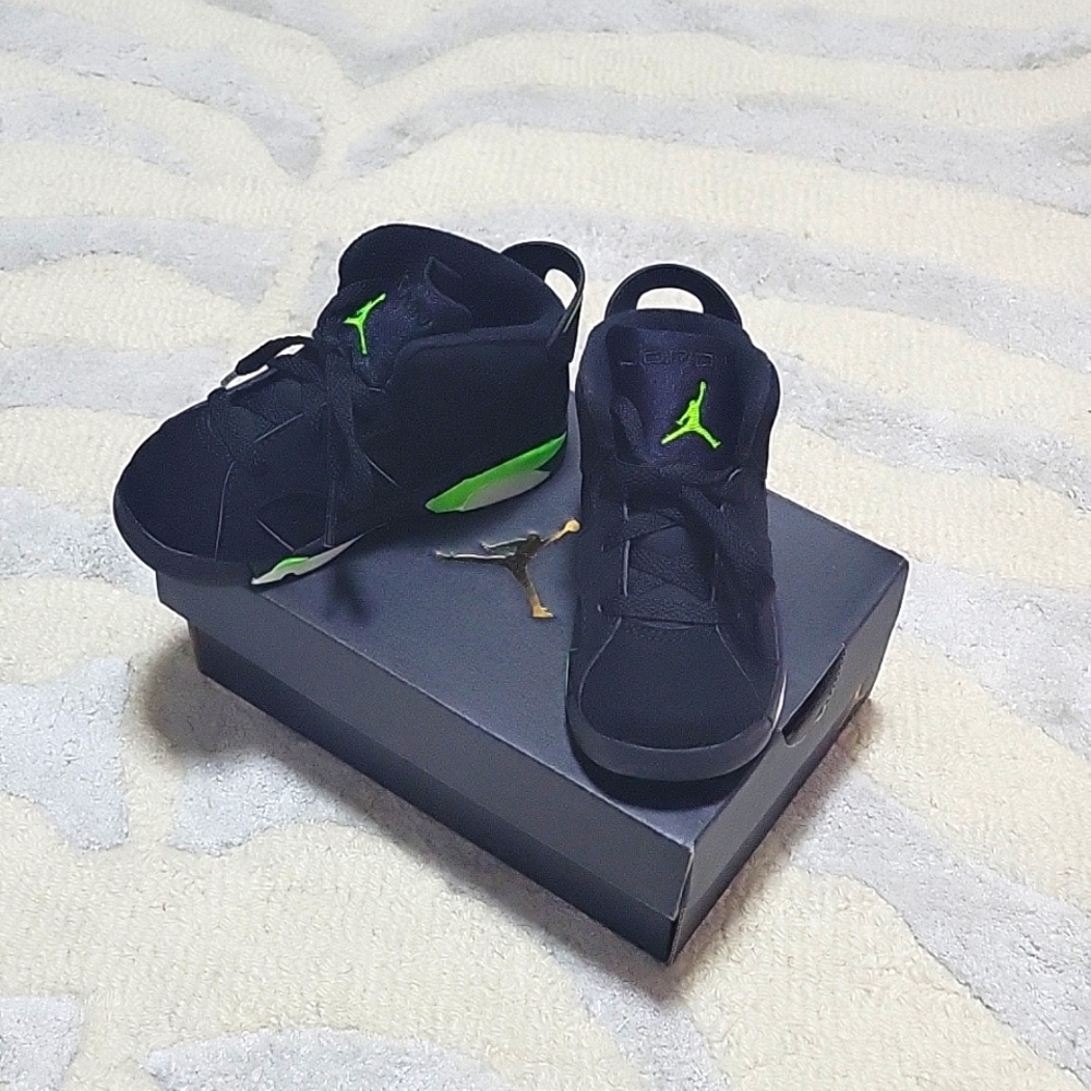 Jordan black and neon green 7C